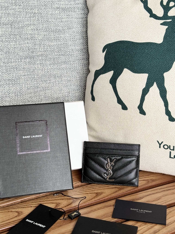 イヴサンローラン財布正面デザイン